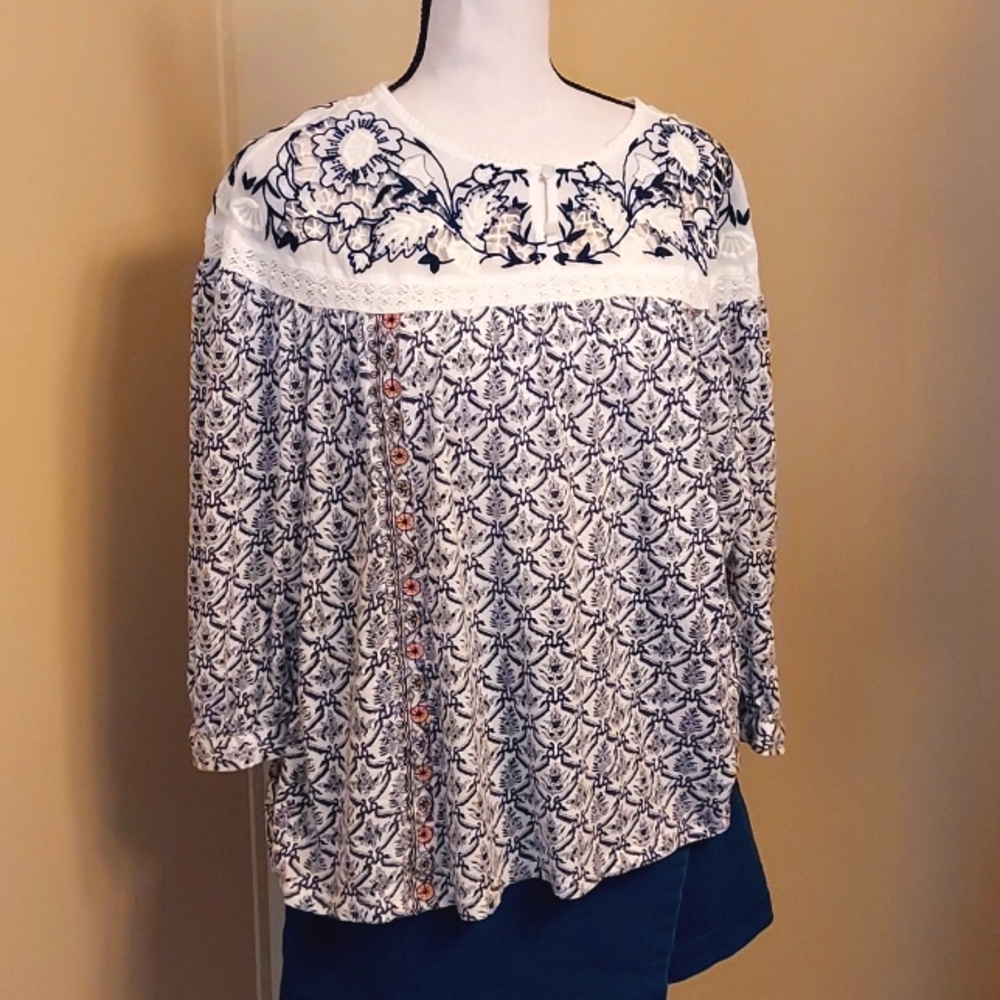 Sundance White and Black Embroidered Top